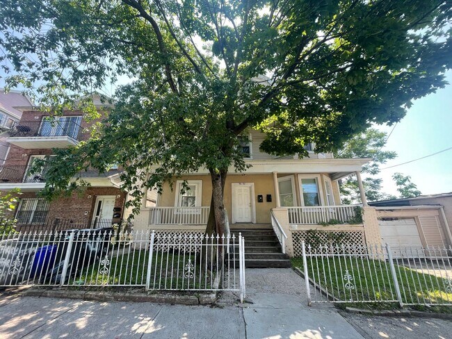 Building Photo - 92-92 Farley Ave