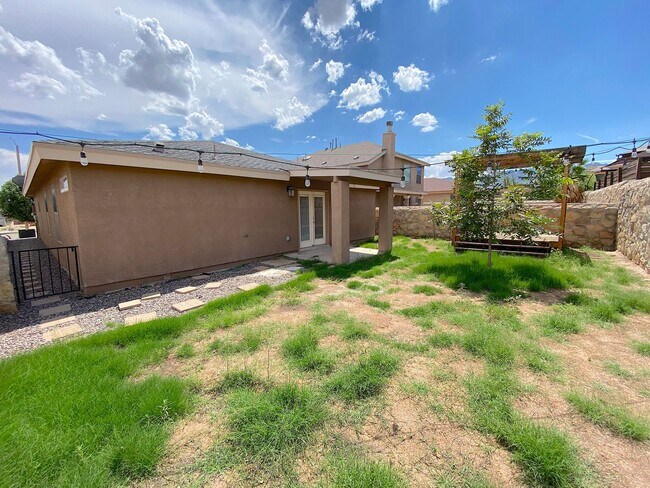 Building Photo - Sandstone Ranch Estates - 4Bed /3bath Refr...