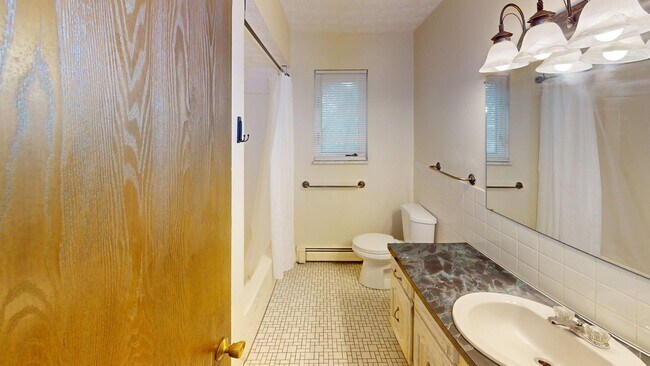 Building Photo - Excellent Location! Canfield, 2 Bedroom Re...