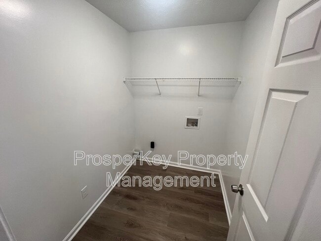 Building Photo - 707 Pine Hill Ct