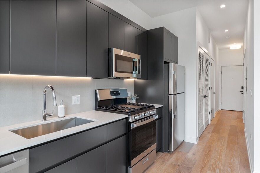 Building Photo - 4515 N Clark St