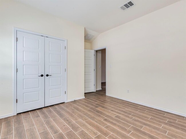 Building Photo - 120 Sawtooth Dr