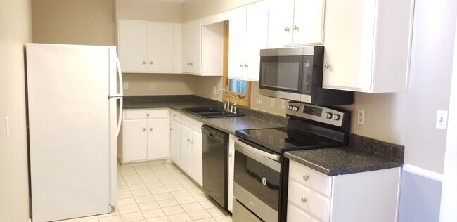 Building Photo - Now Leasing for May 2026!