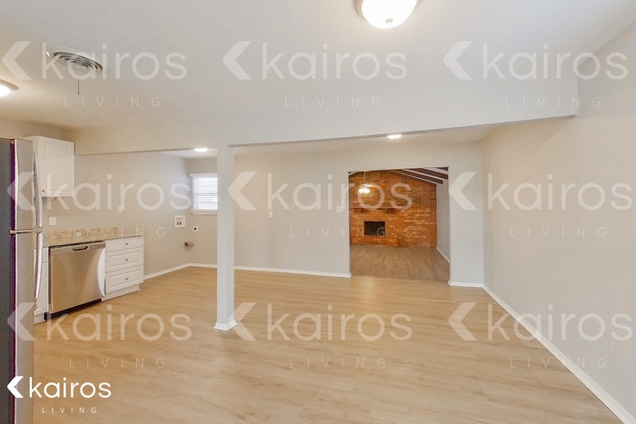 Building Photo - 4922 Parker St