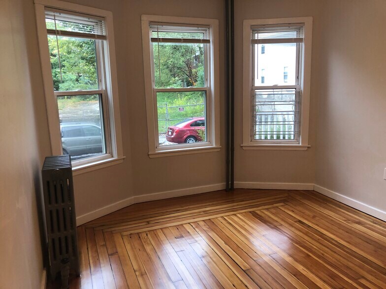 Building Photo - 154 Stanwood St
