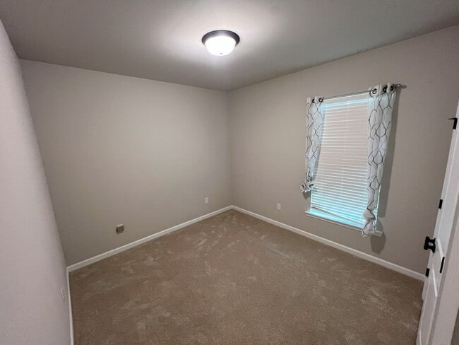 Building Photo - Charming 4 Bedroom, 2 bath Home in Gonzale...