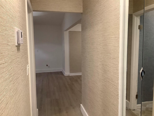 Building Photo - 5280 Bosque Ln