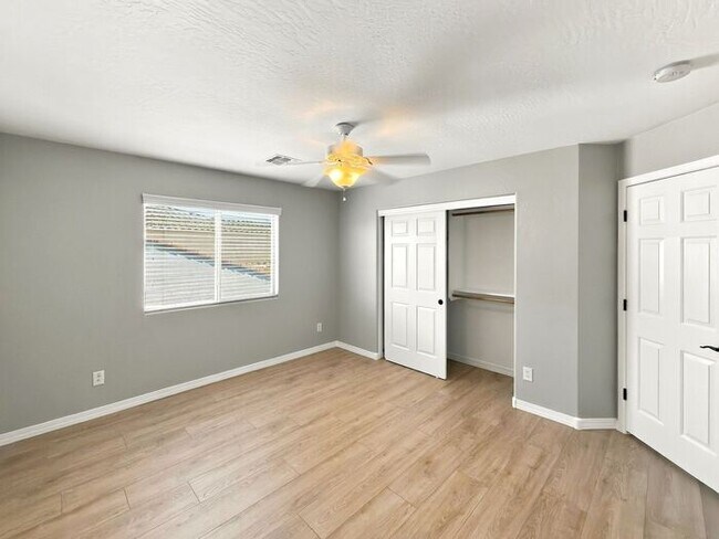 Building Photo - Gilbert 5-Bedroom Home with Pool, Loft & Primary Suite Downstairs – Minutes from Gilbert Regional...