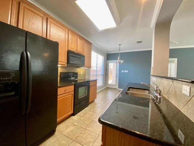 Building Photo - Medical Center/USAA/ UTSA 3 BD/2.5 BA Ready for Move In! ***MOVE IN SPECIAL***