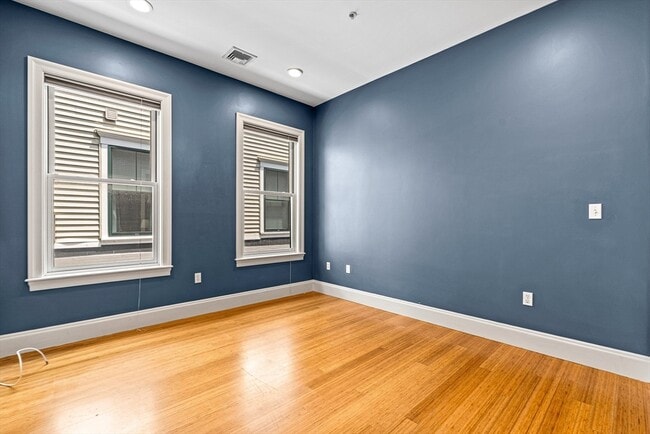 Building Photo - 368 Dorchester St