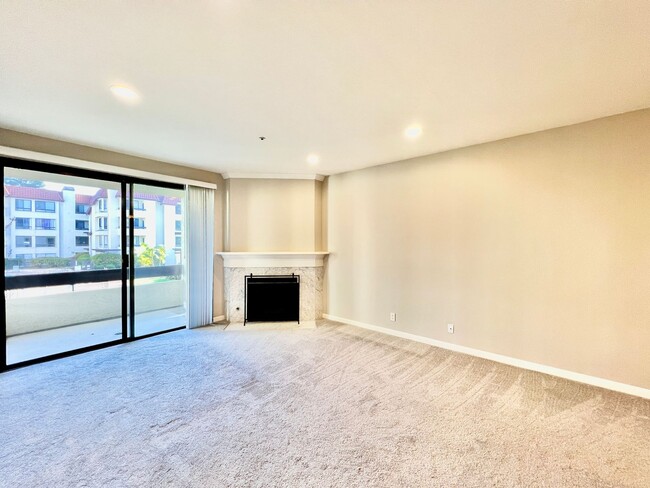 Building Photo - Newly remodeled 2B/2BA Condo w/ reserved p...