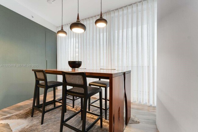 Building Photo - 801 S Miami Ave