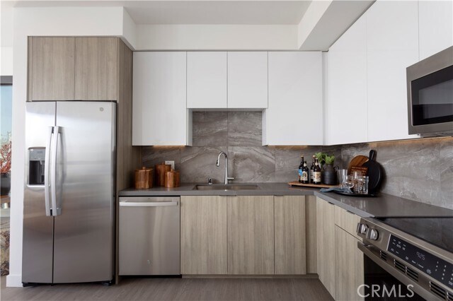Building Photo - 551 S Harbor Blvd