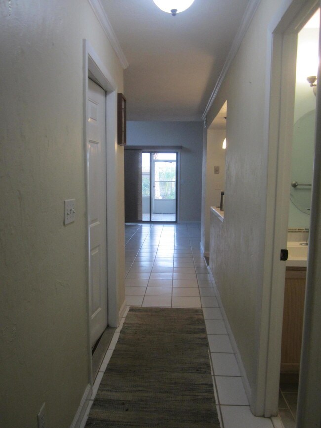 Building Photo - 4401 Seagate Ln N