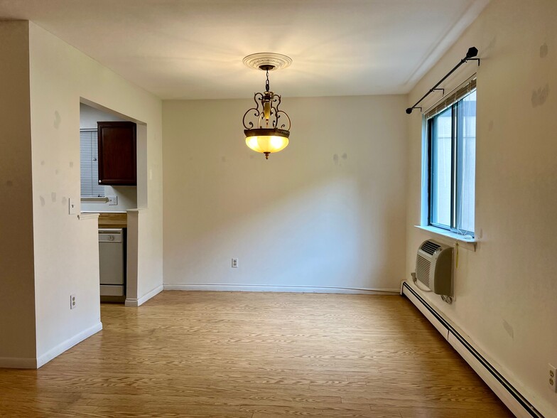 Dining area - 6 Loudon Dr