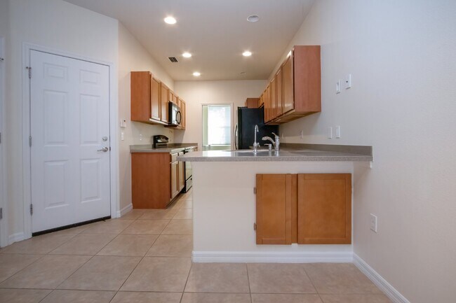 Building Photo - 3 Bedroom 2.5 Bath Townhome San Michele