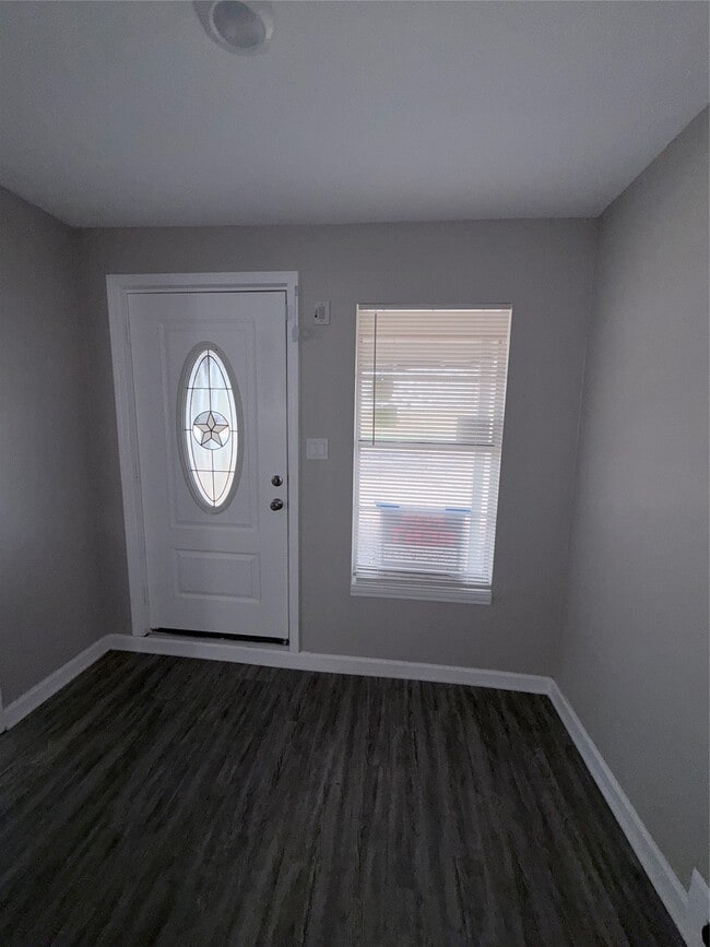 Building Photo - 3700 4th St