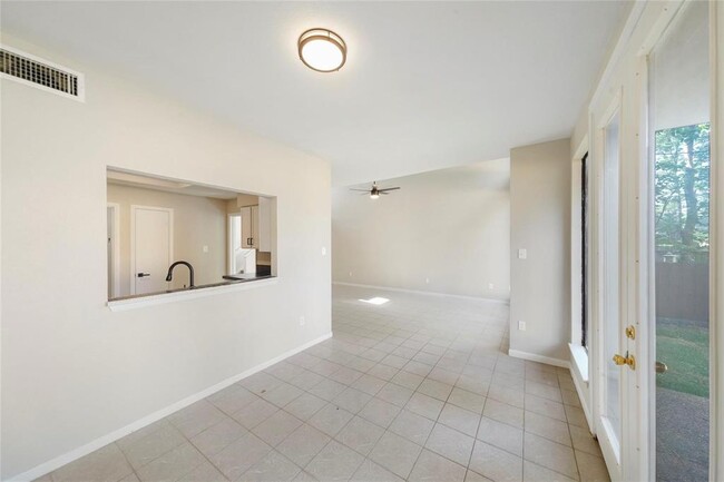 Building Photo - 3230 Poe Dr