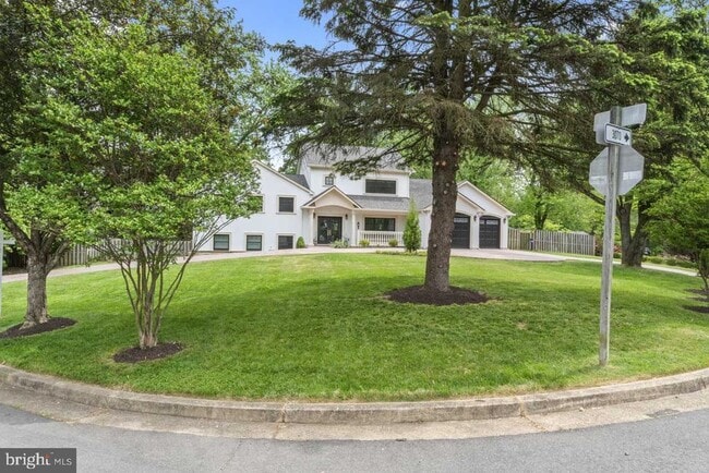Building Photo - 5844 Bermuda Ct