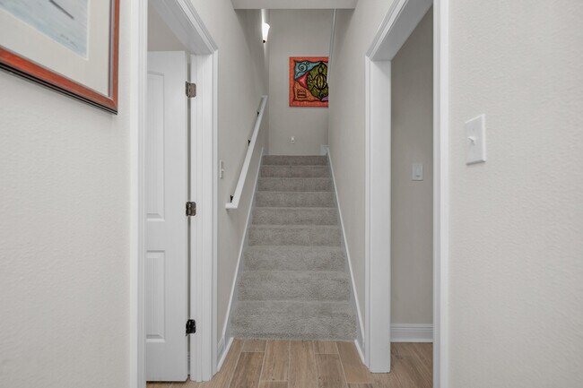 Building Photo - 5718 Oak Hvn Ln