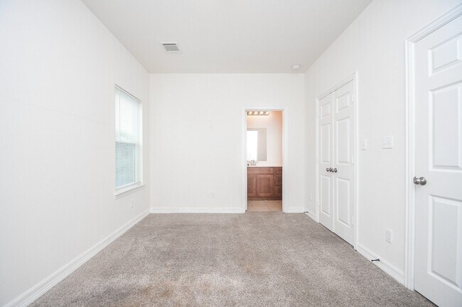 Building Photo - 2407 Ferguson Way