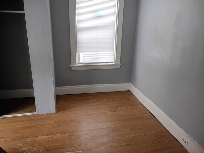 Building Photo - 4618 Sullivan Ave