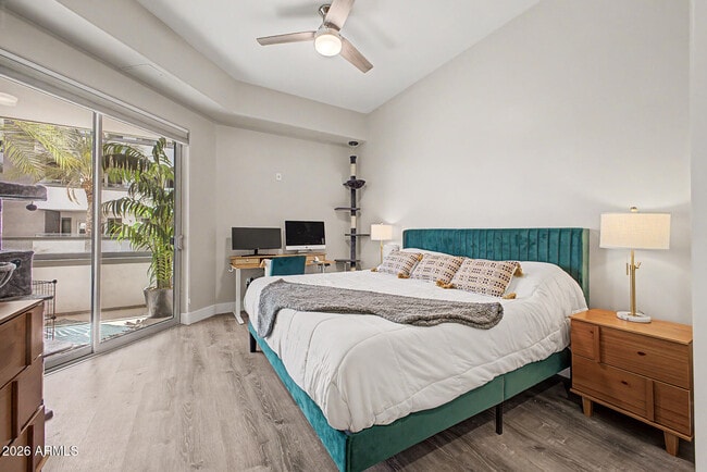 Building Photo - 945 E Playa Del Norte Dr