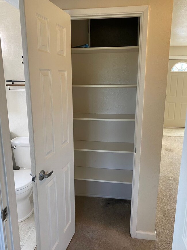 Building Photo - Top Floor 2-Bedroom Duplex in Fletcher Hills