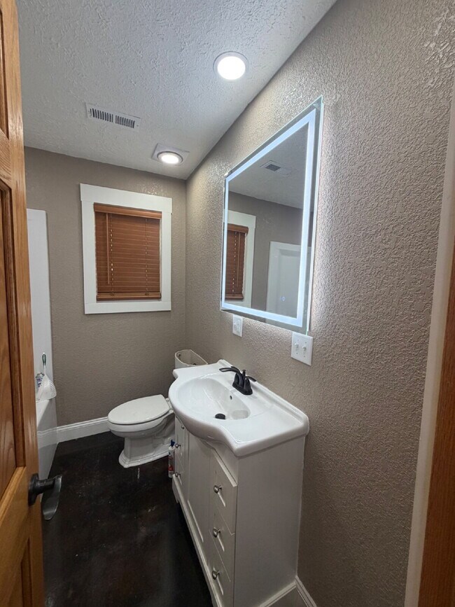 Building Photo - 21167 Narrows Ln