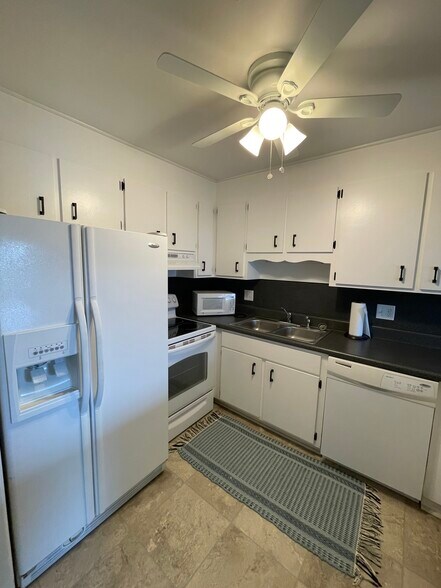 Kitchen - 20D Hartwell Villas