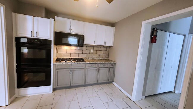 Building Photo - "Spacious 4-Bedroom Townhouse in Vibrant W...