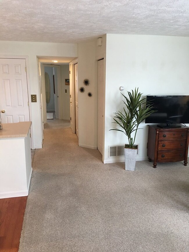 Building Photo - Furnished-Bay Views- Long Term!