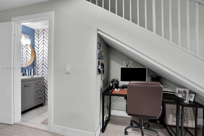 Building Photo - 850 Sorrento Dr