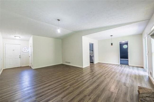 Building Photo - 2100 Whitebluff Way
