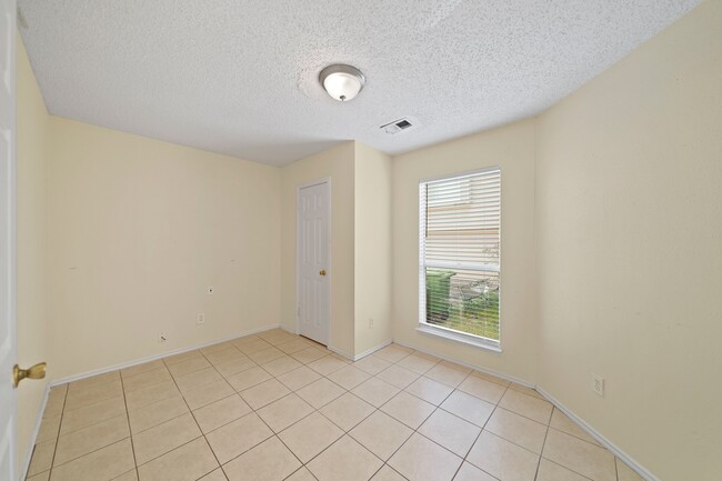 Building Photo - 6319 Southwood Ct N