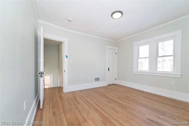 Building Photo - 3266 Collingwood St