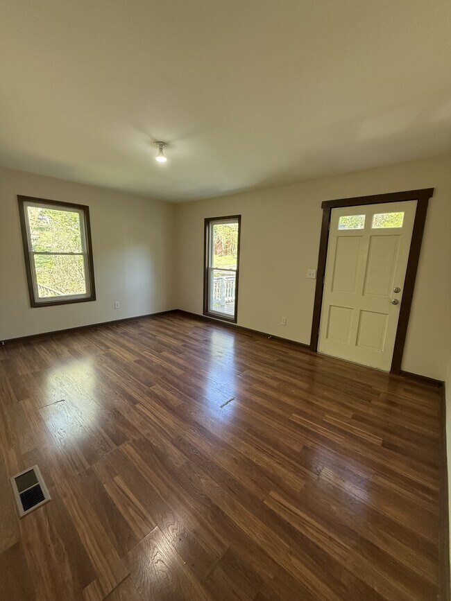 Building Photo - 617 8th Ave