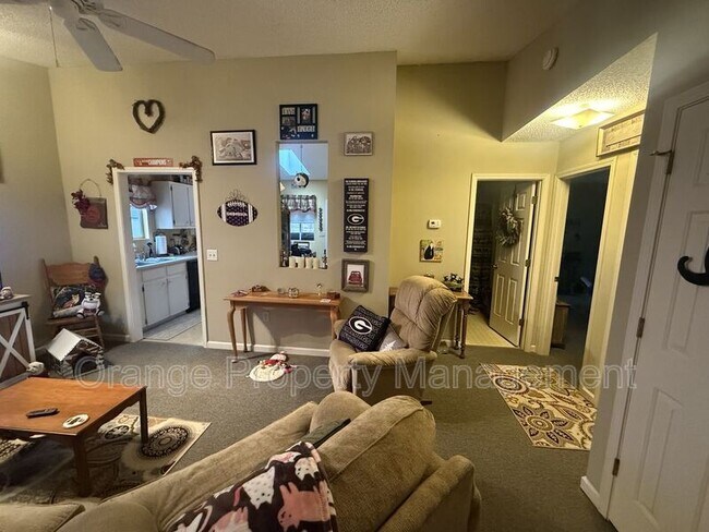 Building Photo - 251 Micasa Dr