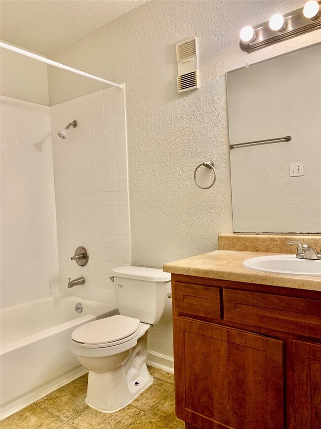 Building Photo - 8100 Creekbend Dr