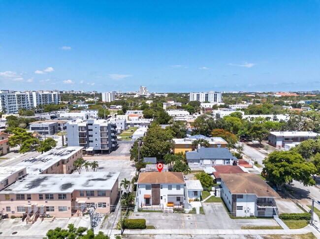 Building Photo - Little Havana 2BR | Assigned Parking | Water Included