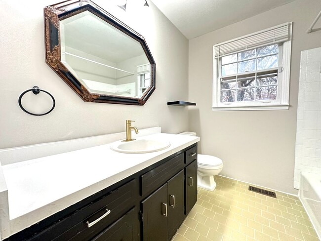 Building Photo - 28 Leonard Dr