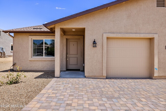 Building Photo - 6201 N Reata Dr