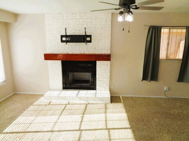 Building Photo - Exquisite Single Level Upper Valley Home With Refrigerated Air Located In Quiet Neighborhood