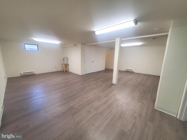 Building Photo - 161 Cooper Rd