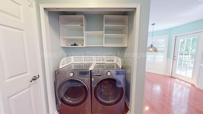 Building Photo - 1142 Westwood Dr