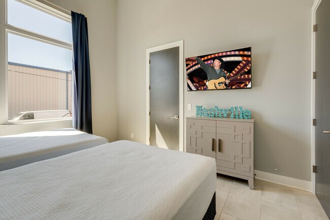 Building Photo - 2910 Felicia St