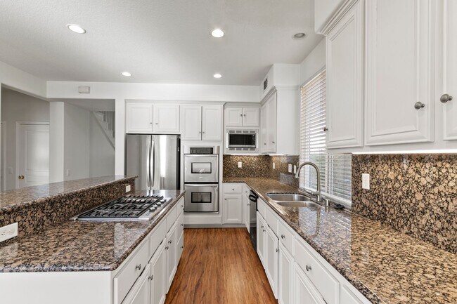 Building Photo - Remodeled 5 Bedroom Home in HOA