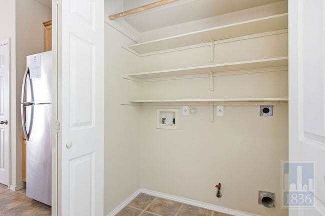 Building Photo - 10520 Fosseway Dr