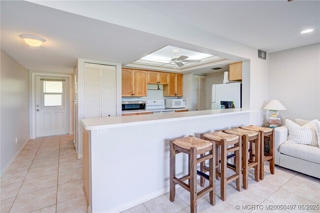 Building Photo - 5539 NE Gulfstream Way