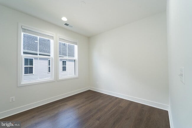 Building Photo - 41935 Spring Air Dr